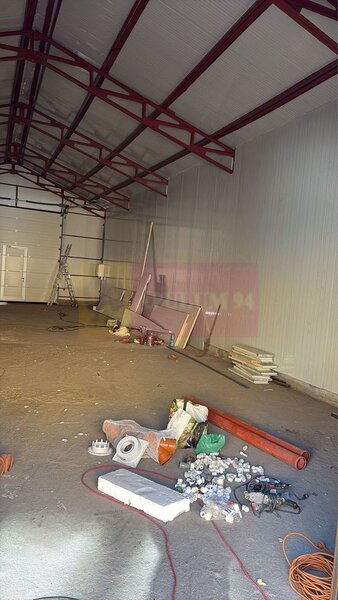 Hala cu cladire birou , curte 240 mp , acces TIR - spatiu firma