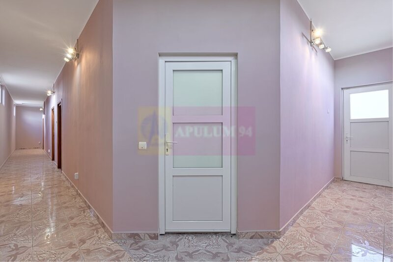 Hala cu cladire birou , curte 240 mp , acces TIR - spatiu firma